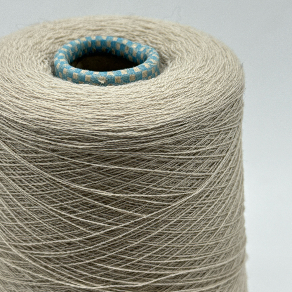 Пряжа CARIAGGI FLANELL 2/40 (80% меринос экстрафайн, 20% кашемир) 2000м/100 м, бежевая мастика