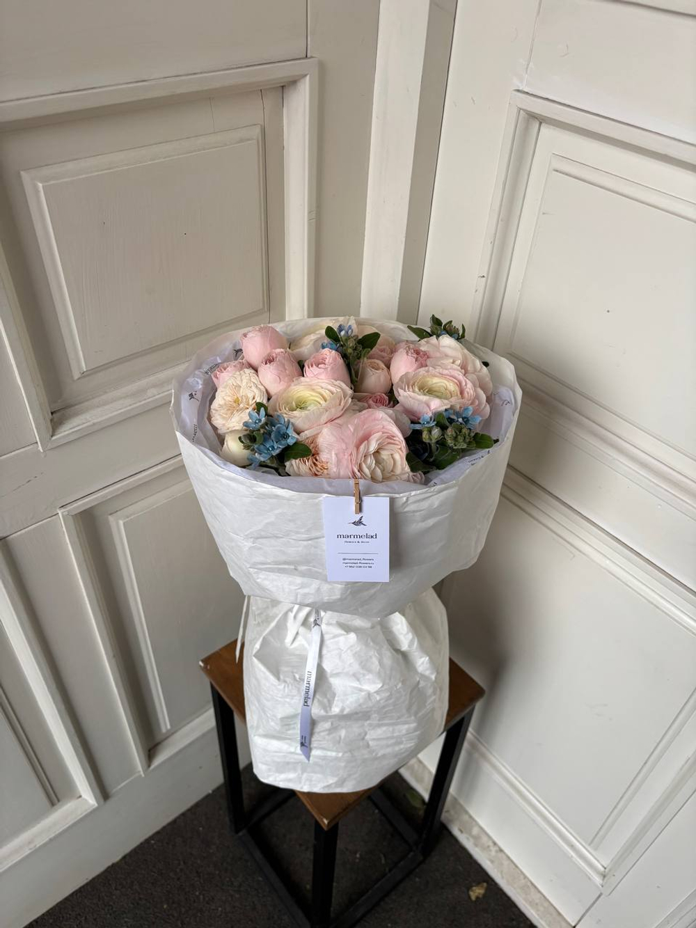 Букет из нежных ранункулюсов