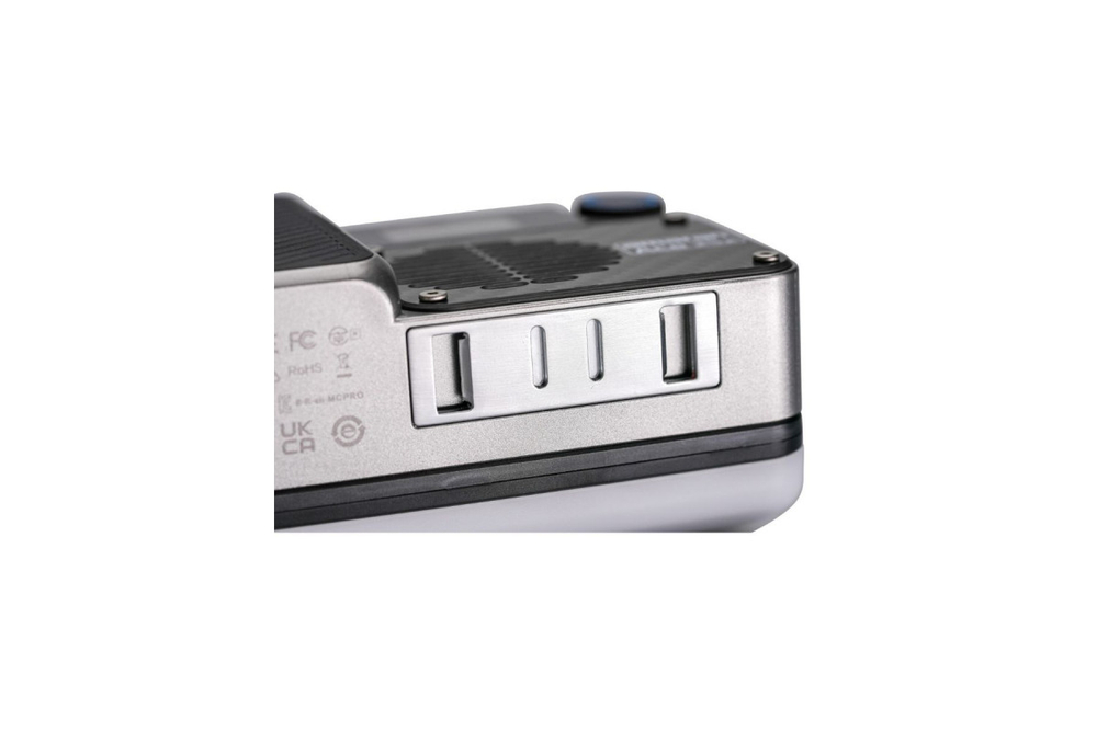 Осветитель Aputure Amaran Ace 25c kit, серебро