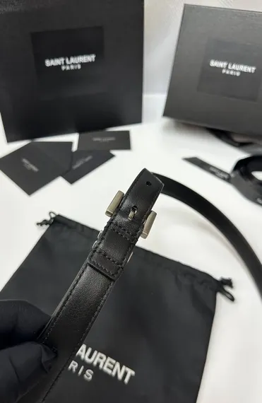 Ремень SAINT LAURENT с пряжкой CASSANDRE из зернистой кожи