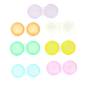 Контейнер для хранения контактных линз в ассортименте.