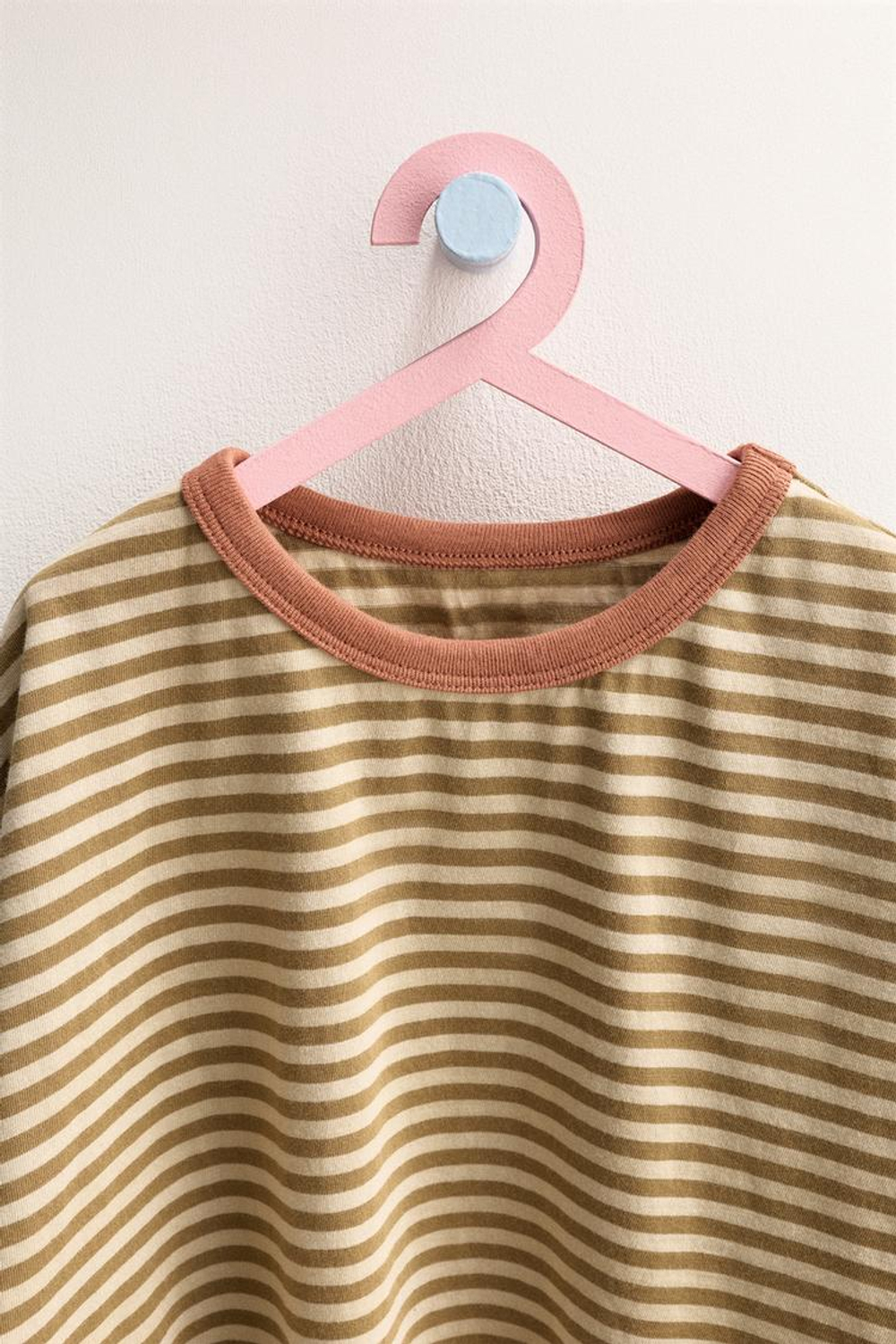 ZARA TIMELESS - ПОЛОСАТАЯ ФУТБОЛКА С КОНТРАСТНЫМ ВОРОТНИКОМ, ХАКИ