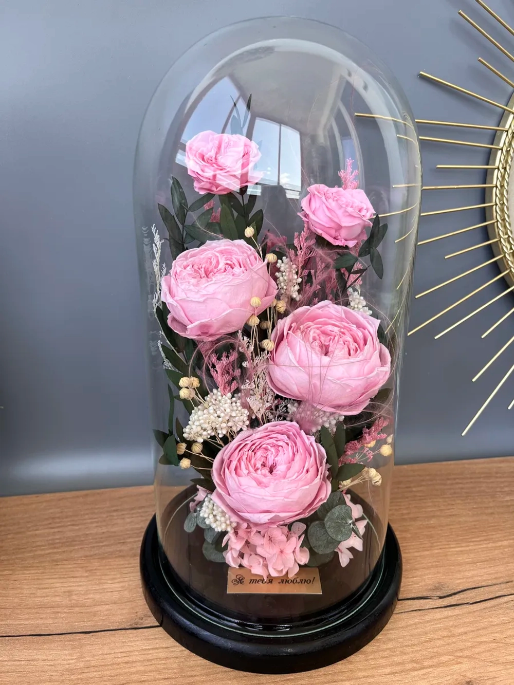 натуральные пионы в стекле