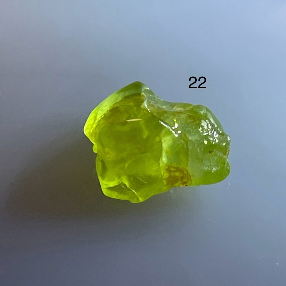 47207 Хризолит необработанный кристалл 9-13мм--27