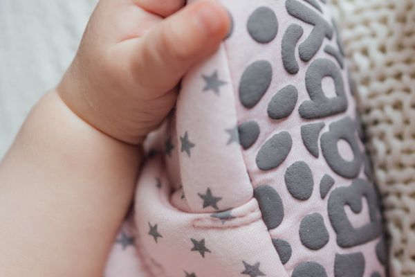 Как выбрать пинетки для новорождённого: гид для родителей