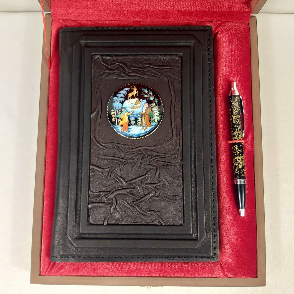 Ежедневник А5 "Серебряное копытце" (обложка из натуральной кожи) и ручкой с росписью Палех в футляре