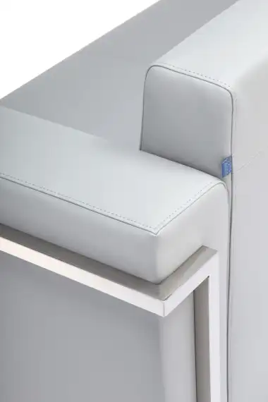 Диван трехместный Detroit