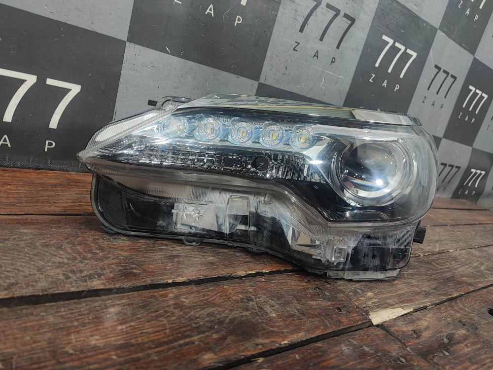 Фара левая LED Toyota Fortuner 2 15-20 Б/У Оригинал 810700KG40