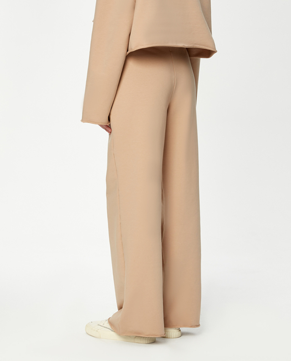 Широкие брюки с высокой посадкой