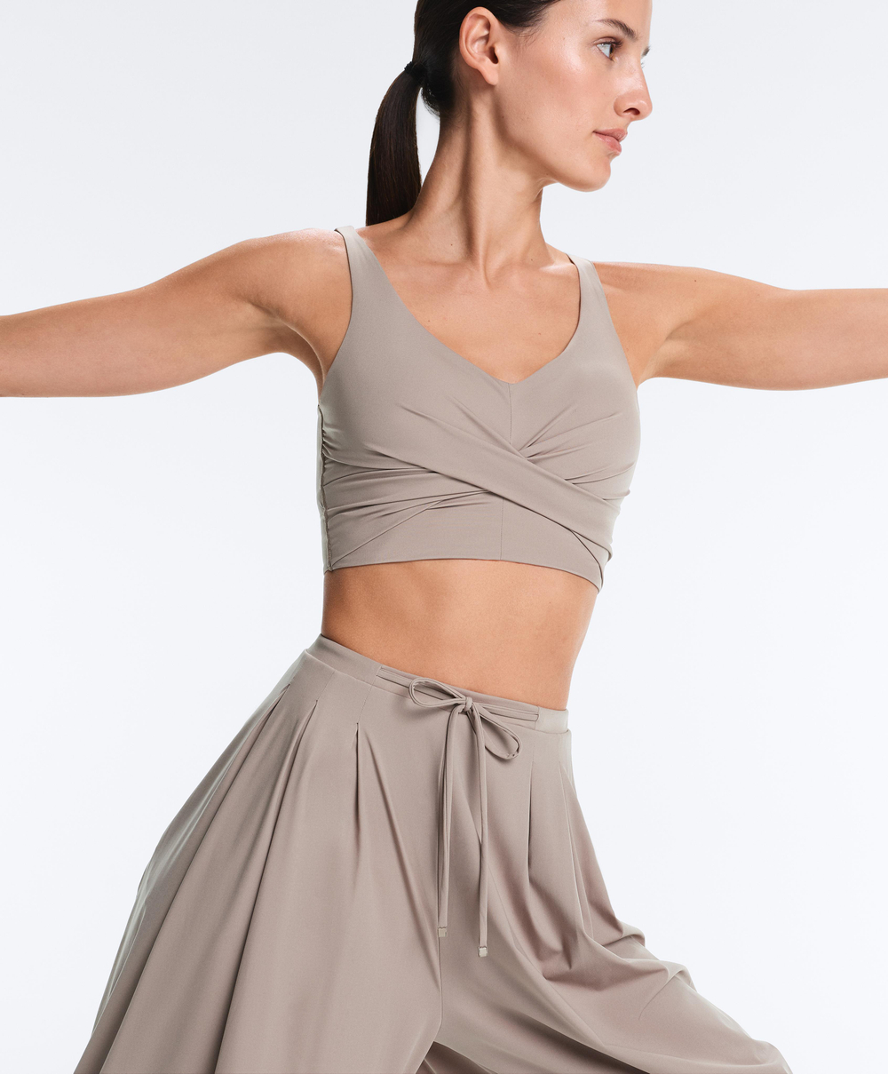 Oysho Топ Light Touch с перекрестной спинкой, темно-серый