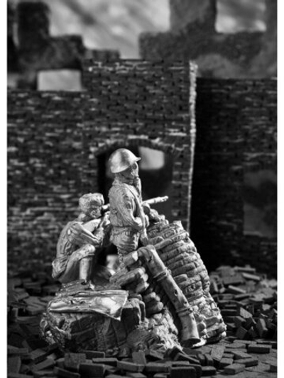 Оловянный солдатик Снайпер в развалинах дома с чучелом