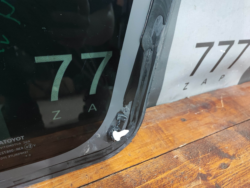 Стекло багажника левое Toyota RAV4 V (XA50) 18-нв Б/У Оригинал 627200R120