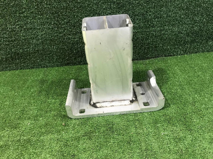 Кронштейн усилителя передний RR Vogue 4 L405 12-22