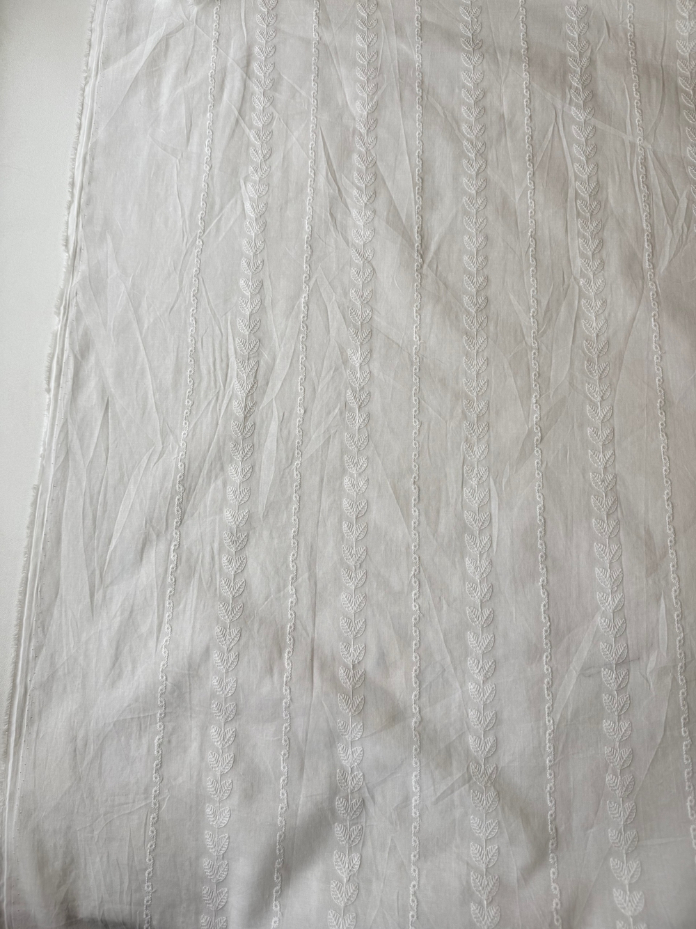 Вышивка Полоски с листиками