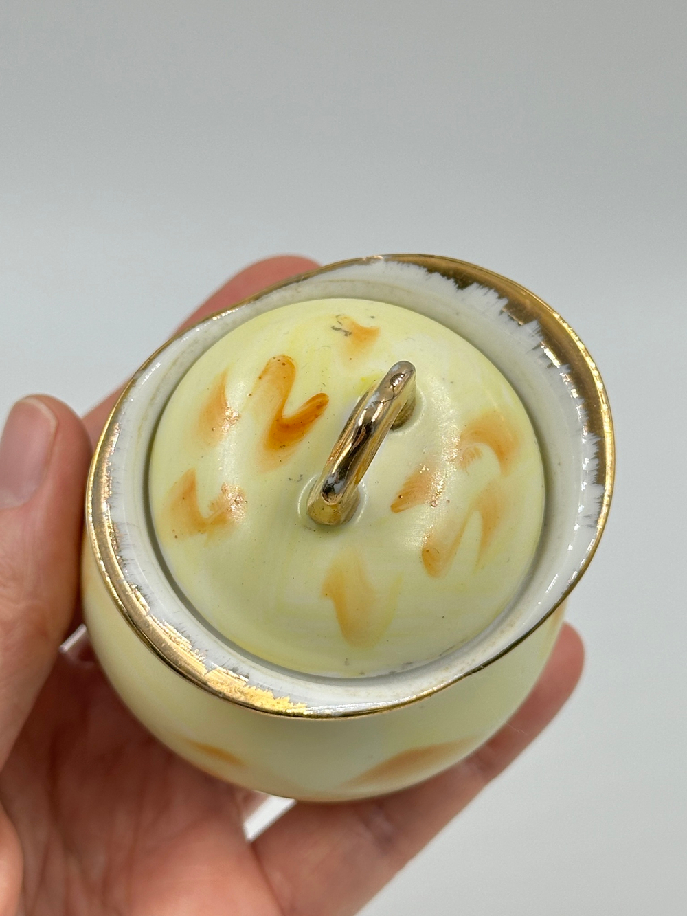 Миниатюрная сахарница с розами