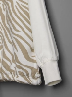 Белый костюм для девочки с юбкой на осень