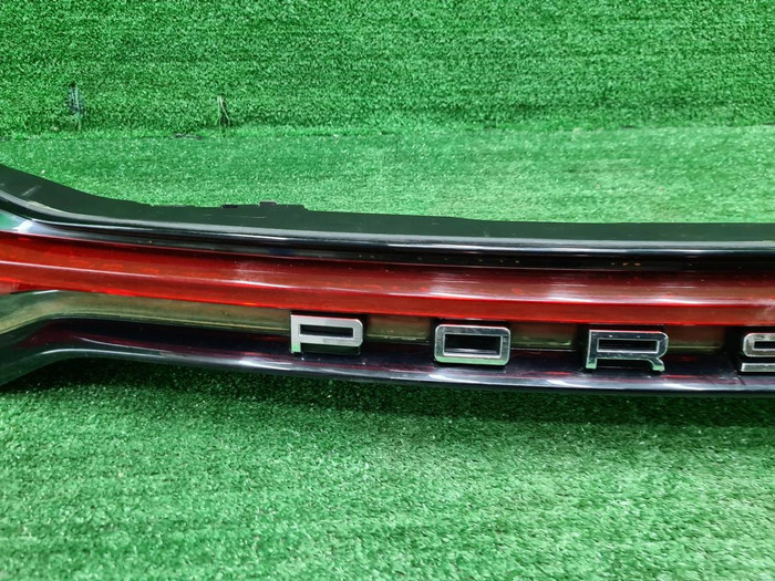 Фонарь крышки багажника Porsche Macan 95b (18-21)