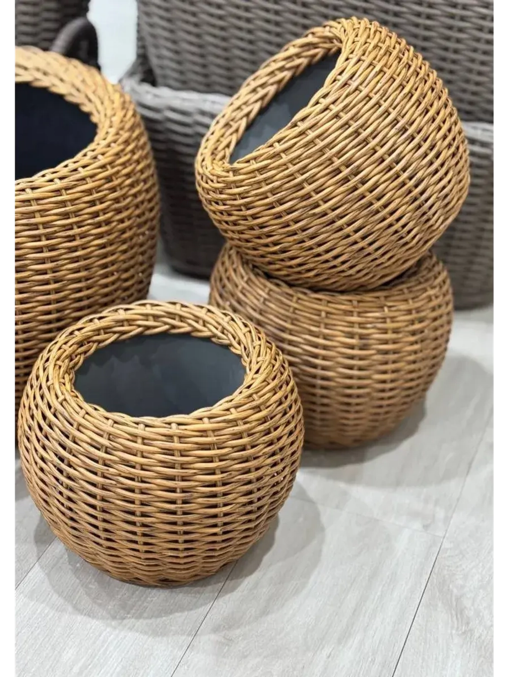 Плетёное Кашпо из ротанга круглое 20л орех