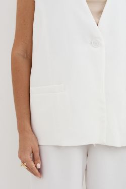 Жилетка свободная белого цвета