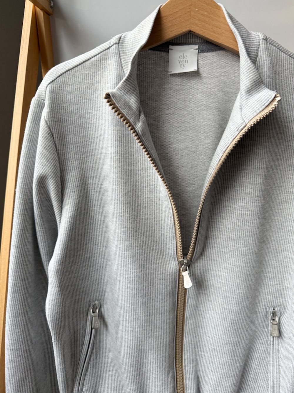 Костюм Eleventy, 140