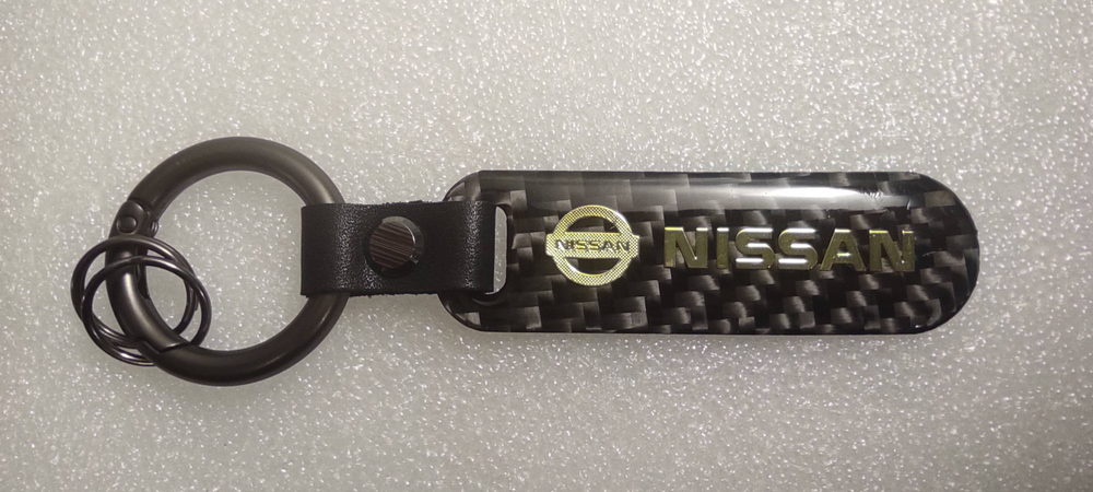Брелок "Nissan" карбон, золотой (1 шт.)