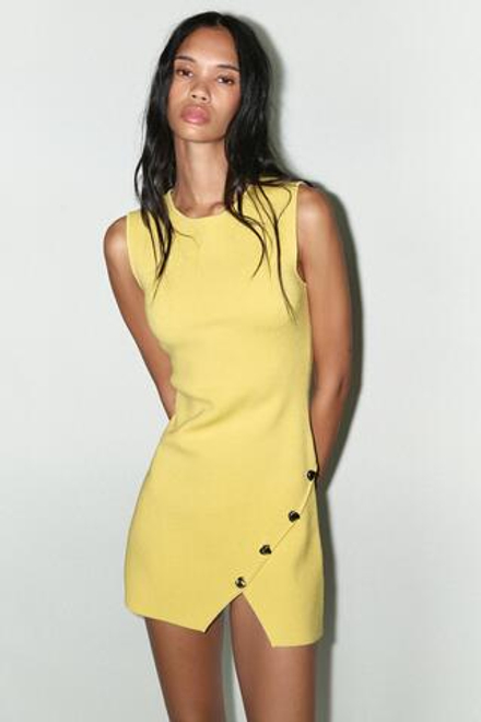 ZARA ТРИКОТАЖНОЕ ПЛАТЬЕ С РЕЛЬЕФНЫМИ ПУГОВИЦАМИ, ЖЕЛТЫЙ