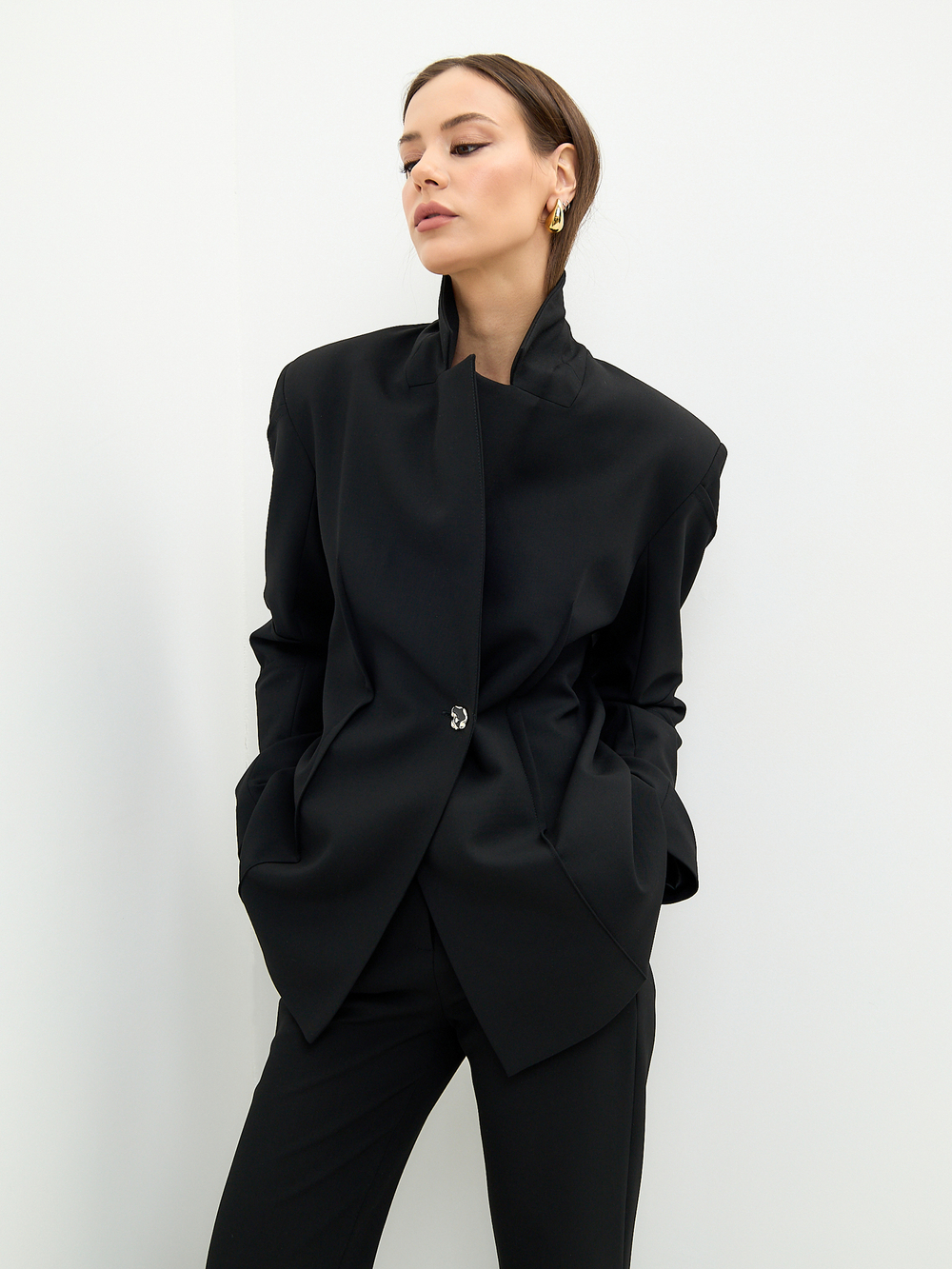 Жакет приталенный черный