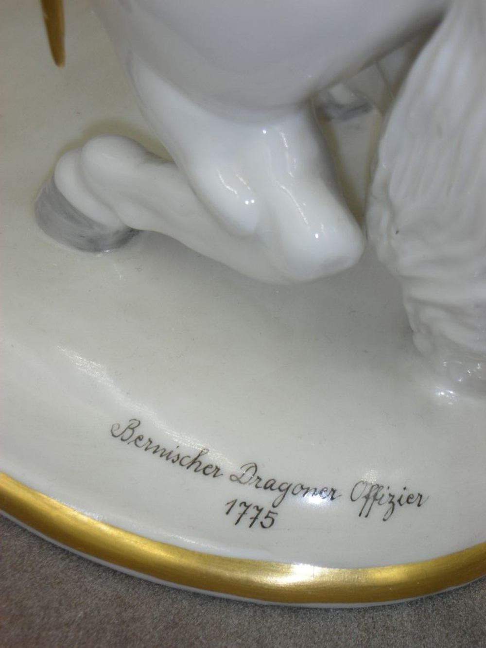 Статуэтка. Фарфор. Солдат Офицер Драгунского полка 1775 гг. на коне. Nymphenburg. Германия