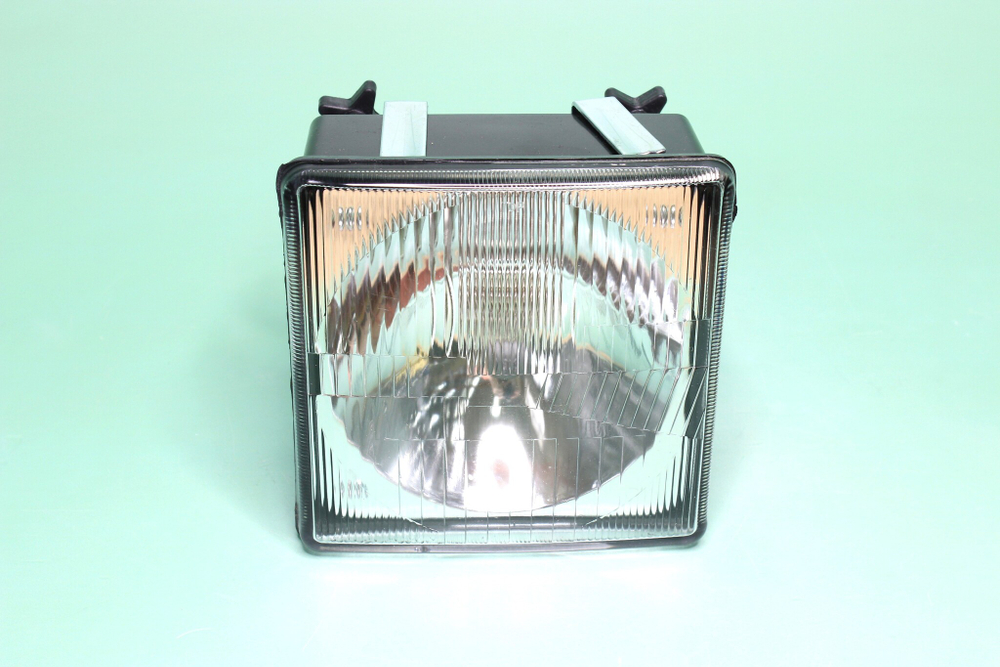 Фара основная МТЗ квадратная н/о без лампы H4 ФГ308 AE /ФГ-308,112.08.70/