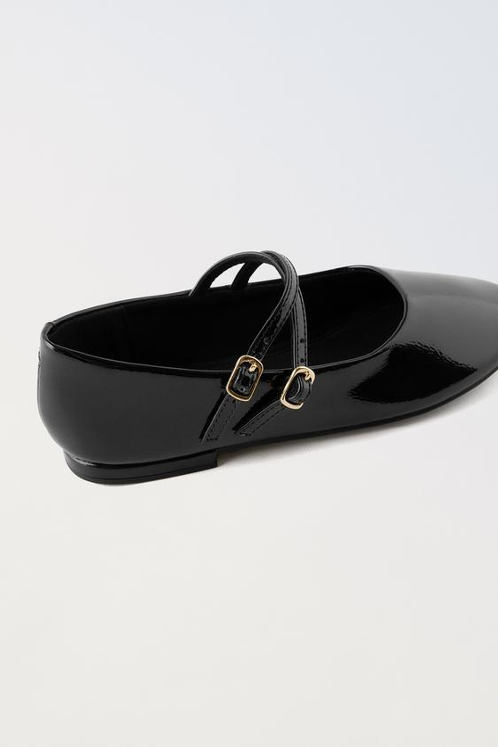 ZARA ЛАКИРОВАННЫЕ БАЛЕТКИ С РЕМЕШКАМИ, ЧЕРНЫЙ