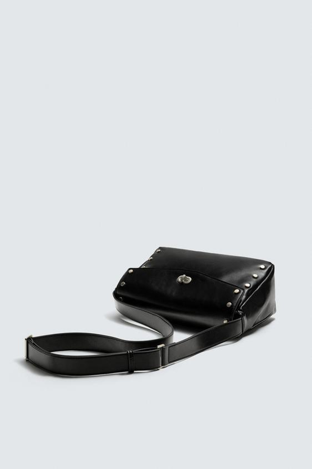 ZARA СУМКА С МЕТАЛЛИЧЕСКИМИ ДЕТАЛЯМИ, ЧЕРНЫЙ