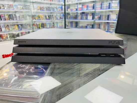 Sony Playstation 4 Pro 1TB CUH-7008B, С коробкой, S/N: 03274524035674615 (PS4 Pro, Б/У)
