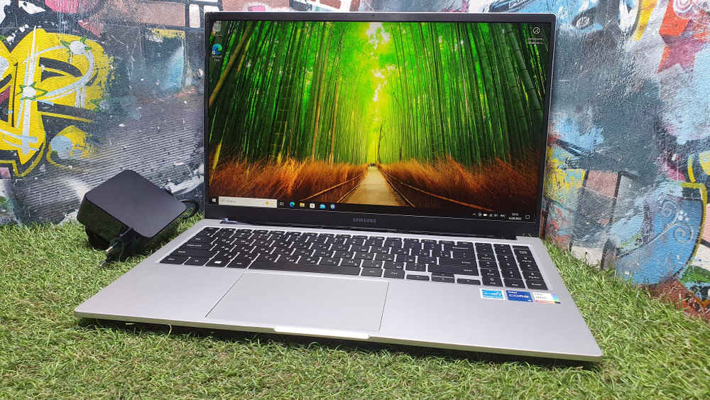 Ноутбук Samsung i5-11/8Gb/FHD