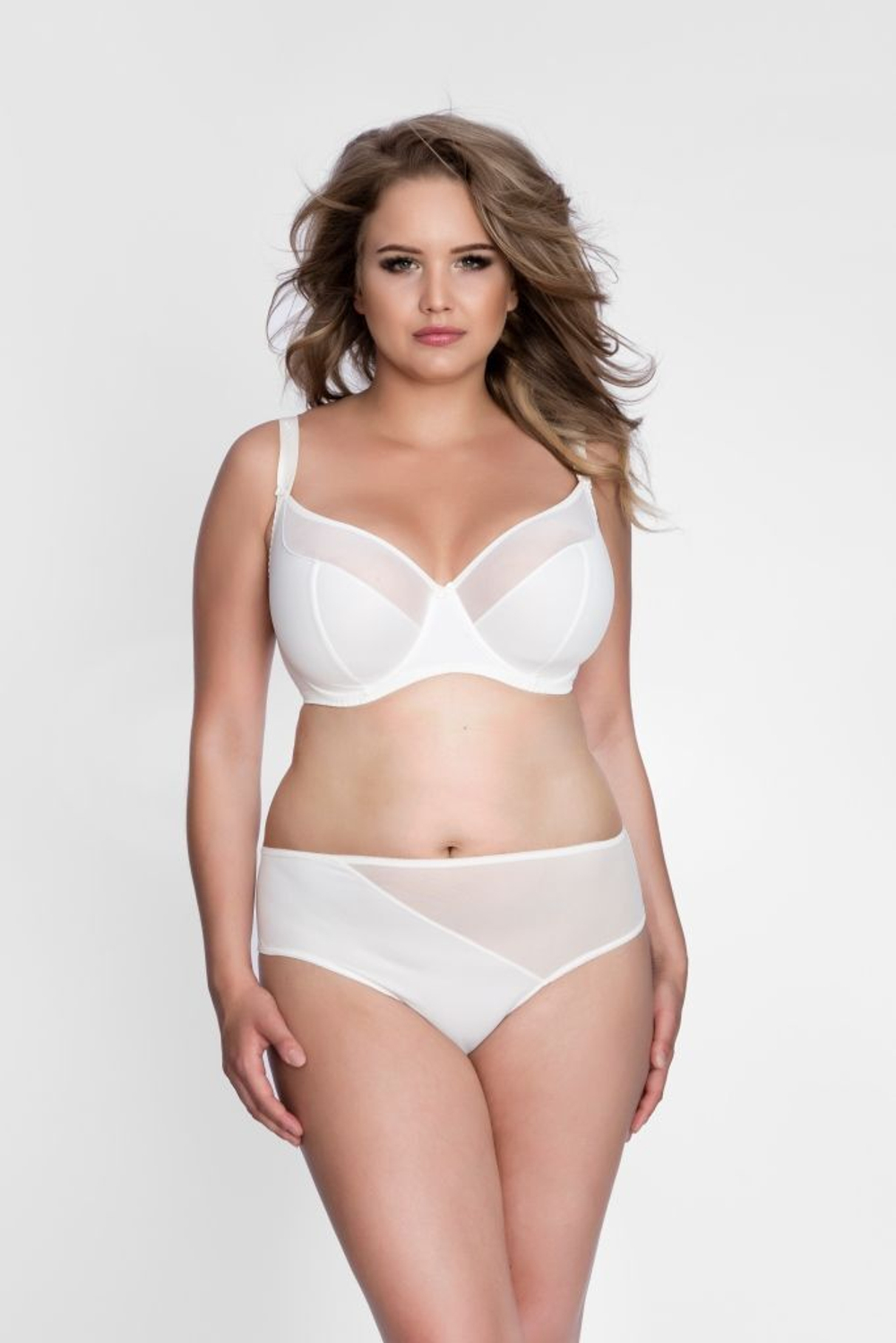 Бюстгальтер на косточках с чашками plus size из микрофибры и сетки (Размер: 90G) (Цвет: черный)