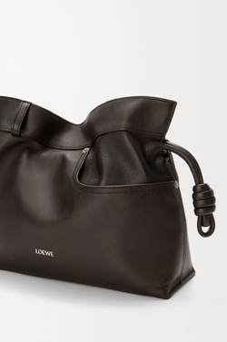Loewe Сумка-клатч среднего размера Panta Flamenco из блестящей телячьей кожи, темно-коричневый