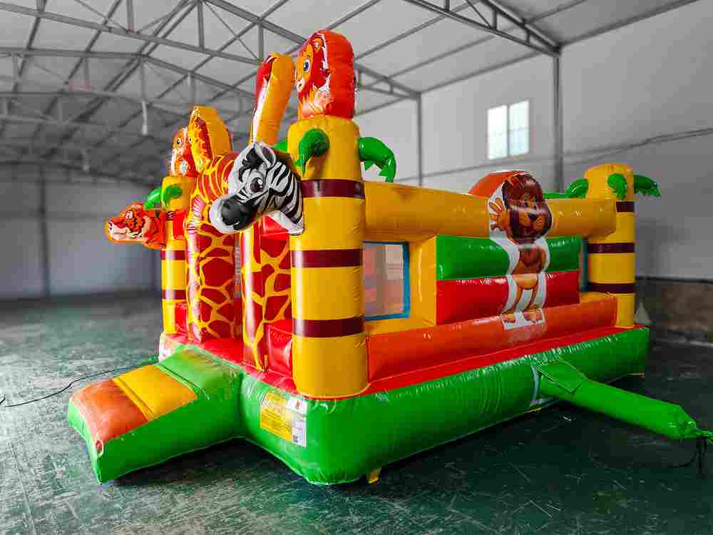 Коммерческий надувной батут «Сафари-экскурсия 2» 4x3.5x2,5 м