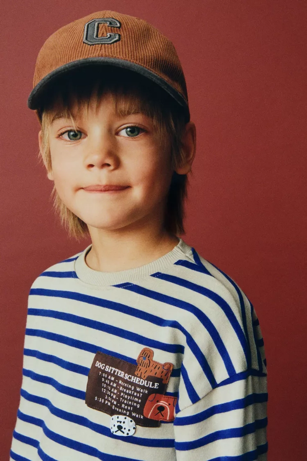 ZARA ЛОНГСЛИВ В ПОЛОСКУ С НАШИВКОЙ, СЕРЫЙ/СИНИЙ