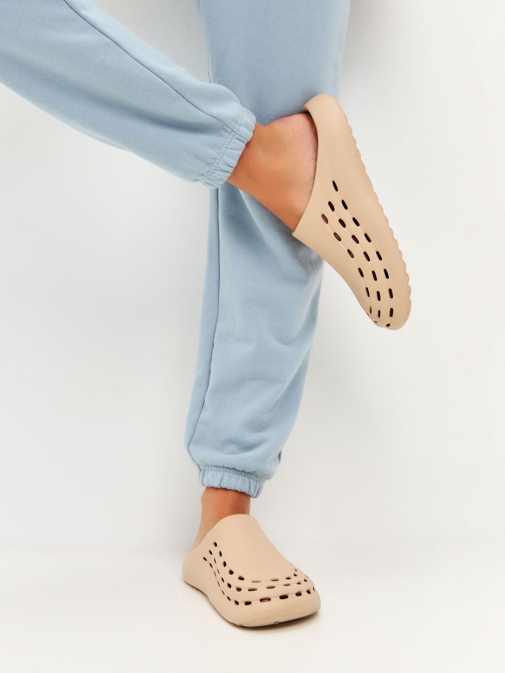 Сабо женские бежевые