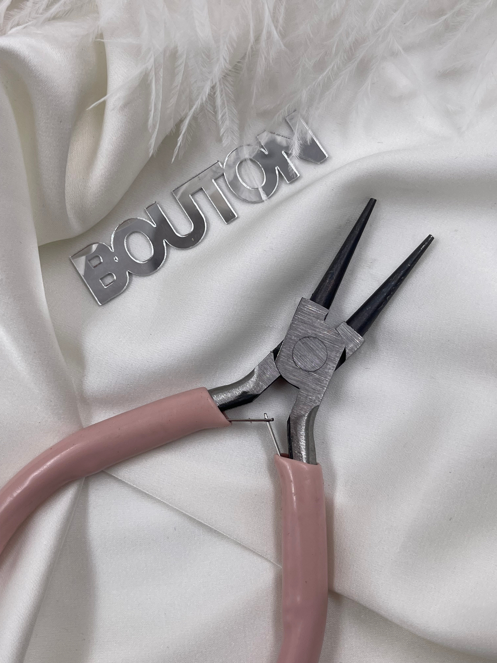 Круглогубцы серебристые с розовыми ручками