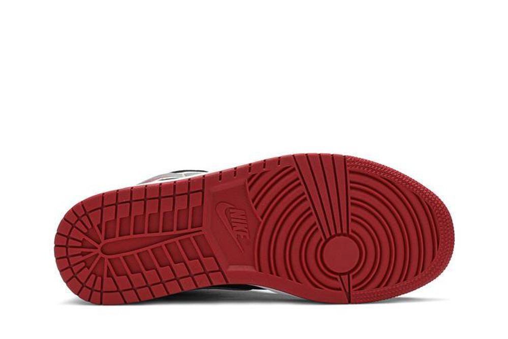 Кроссовки Jordan Air Jordan 1 Mid Takes It Back To "Johnny Kilroy"