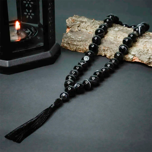 Четки из натурального камня Агат черный из бусин 8/10/12 мм, 33+2 бусины с кисточкой