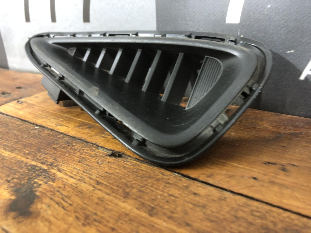 Решетка переднего бампера Toyota Camry (XV50) 14-18 Б/У Оригинал 5212733060