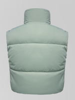 Жилетка Dorimodes 9201 укороченная однотонная на молнии с прорезными карманами