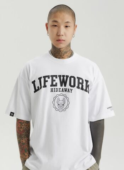 Футболка с арочной надписью