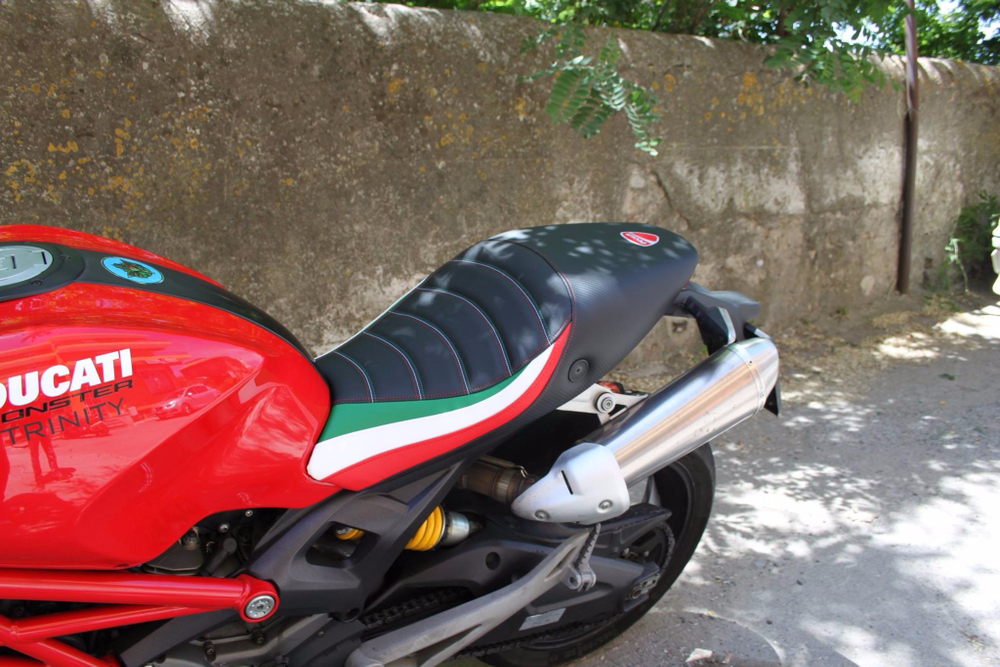 Ducati Monster 696 796 1100 Tappezzeria Italia чехол для сиденья Комфорт (триколор)