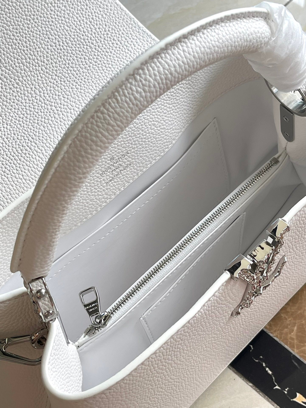 Louis Vuitton Capucines East West MM