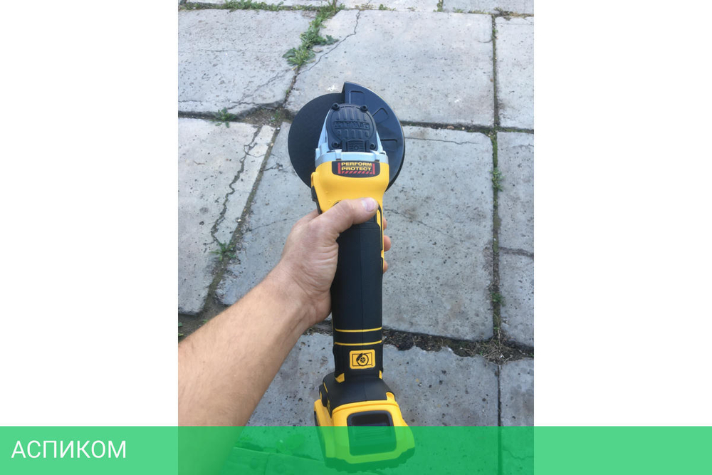 Угловая шлифмашина DeWalt DCG405NT