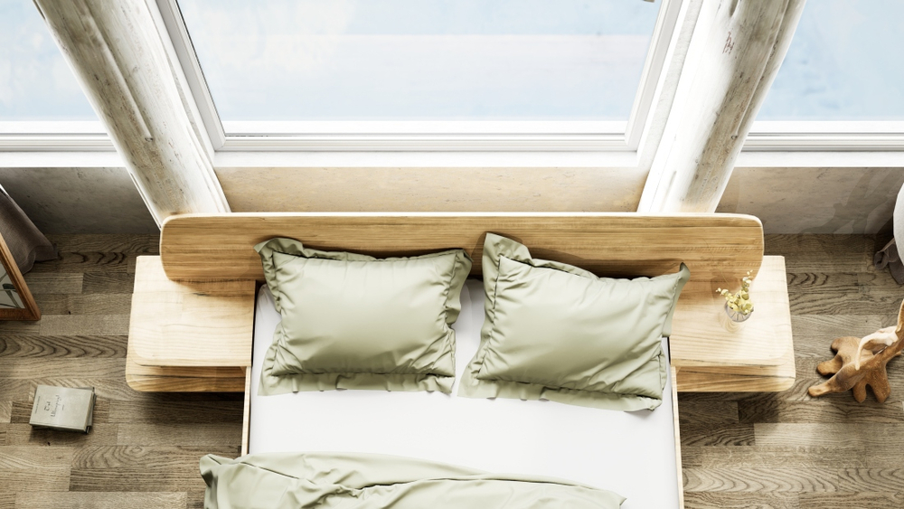 Кровать из массива дуба со встроенными полками Amandi