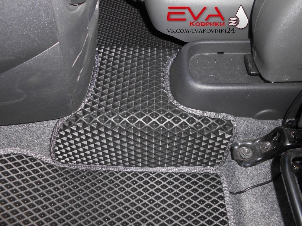 Toyota Sienta 1 поколение NCP80 (09.2003-06.2015)