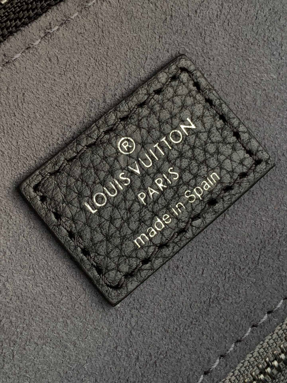 Louis Vuitton Beaubourg Hobo MM
